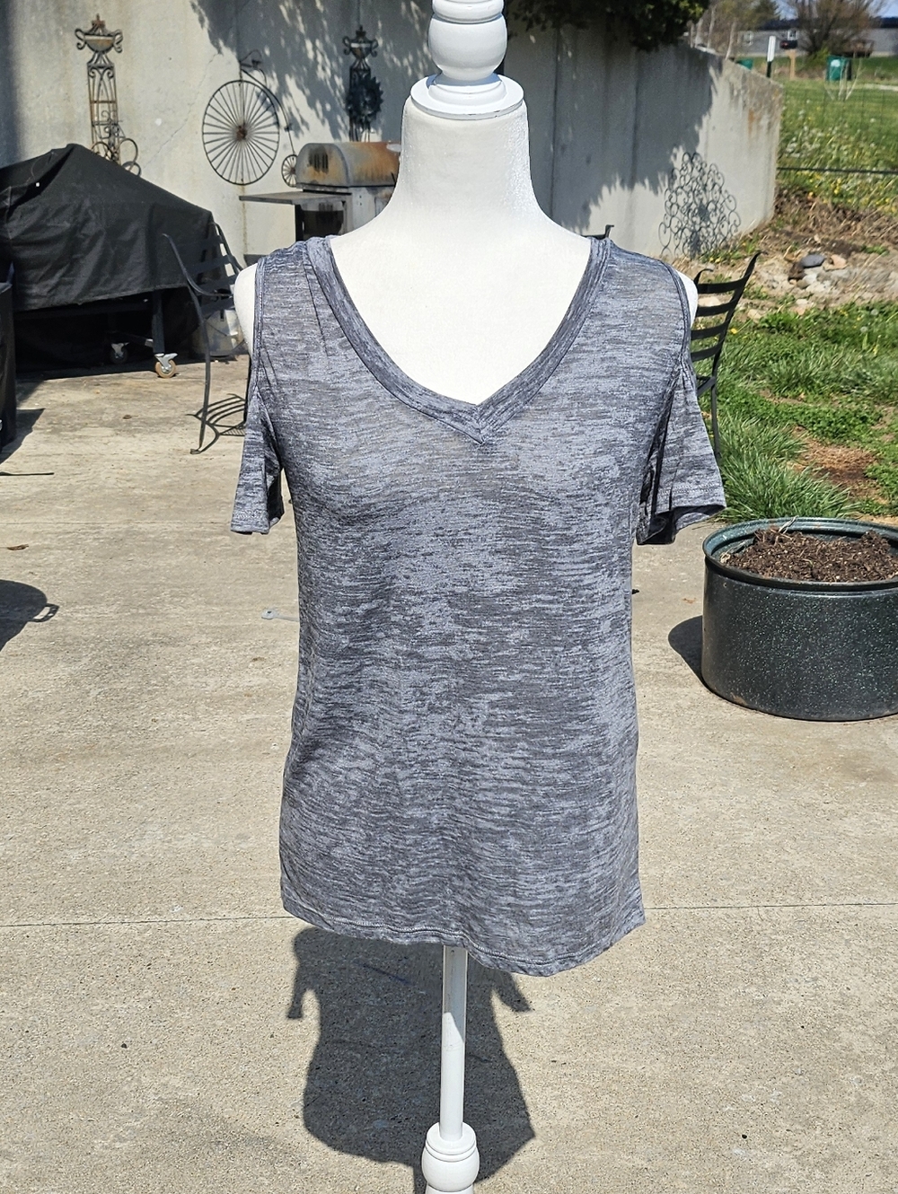 chic Heathered Gray V-Neck Short Sleeve Tee